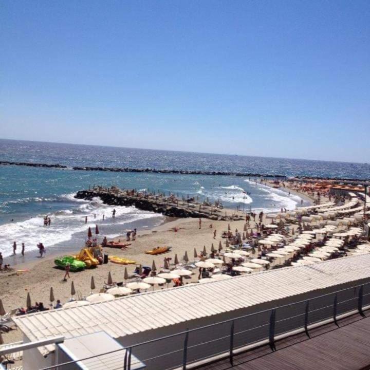 Petit Avec Classe Sanremo Exterior foto
